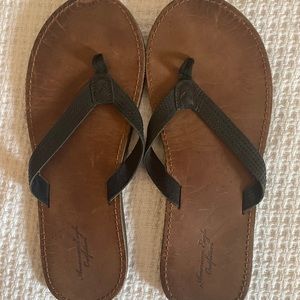 Ae sandals